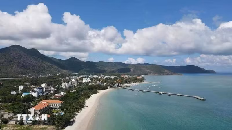 Vue aérienne de la zone touristique de Hô Tràm. Photo : VNA. 