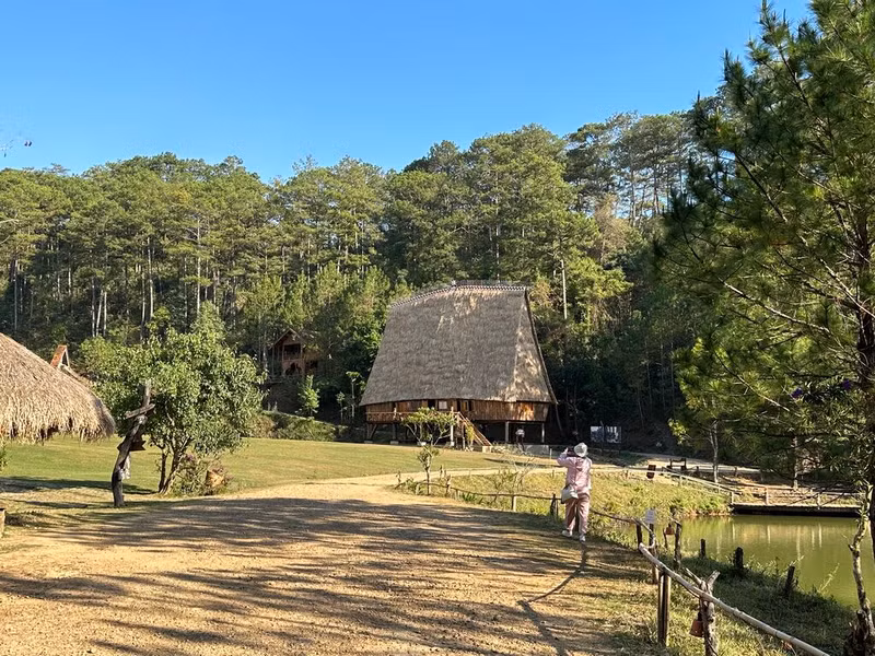 Une maison sur pilotis des K’Ho.