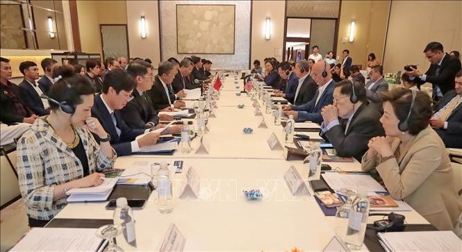 Lors de l'échange de vue entre la mission de travail de la province de Khanh Hoa et des entreprises vietnamiennes et américaines, des représentants de fonds d'investissement et groupes américains, les 29 et 30 mai à New York. Photo : VNA.