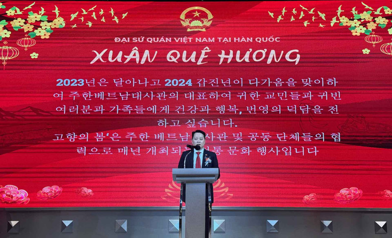 Le chargé d’affaires par intérim de l’ambassade du Vietnam en République de Corée, Nguyên Viêt Anh, prend la parole lors du programme « Printemps au pays natal », le 14 janvier à Séoul. Photo : baoquocte.
