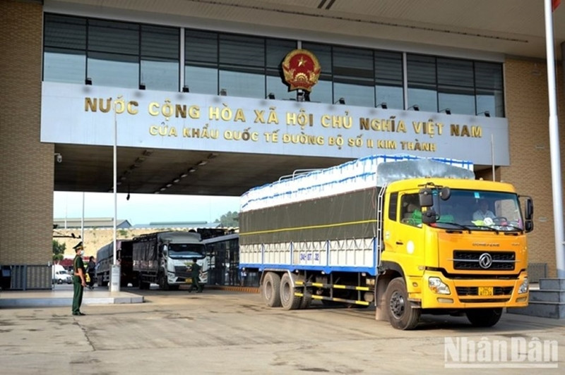 Le dédouanement des marchandises à la porte frontalière de Kim Thành, province de Lao Cai. Photo: NDEL.
