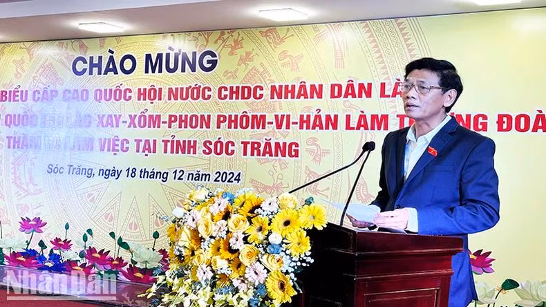 Le secrétaire du Comité provincial du Parti de Soc Trang, Lam Van Man, affirme la volonté de sa province de promouvoir une coopération étroite avec l'Assemblée nationale, le gouvernement et les investisseurs laotiens à travers des programmes et des projets concrets dans les domaines de l'économie, de la culture et de la société. Photo: NDEL. Le secrétaire du Comité provincial du Parti de Soc Trang, Lam Van Man, affirme la volonté de sa province de promouvoir une coopération étroite avec l'Assemblée nationale, le gouvernement et les investisseurs laotiens à travers des programmes et des projets concrets dans les domaines de l'économie, de la culture et de la société. Photo: NDEL.