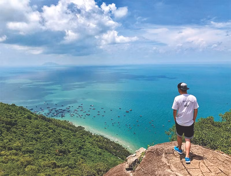 Depuis le pic du mont Ma Thiên Lanh, les touristes peuvent profiter d’une vue panoramique.