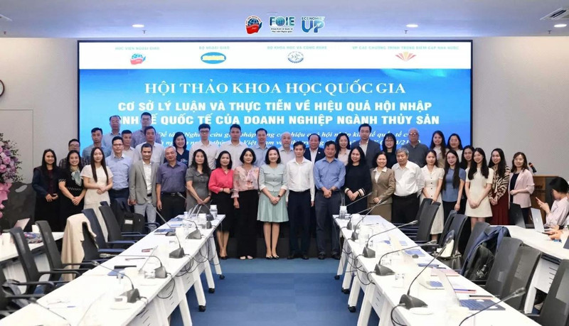 Le colloque attire la participation de nombreux experts économiques. Photo : baoquocte.vn