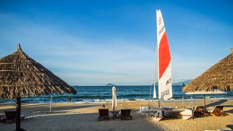 Située à 3 km à l’est de Hôi An, la plage d’An Bang est une destination attrayante pour les touristes grâce à sa beauté unique et encore sauvage. Photo: vietnamtravel.
