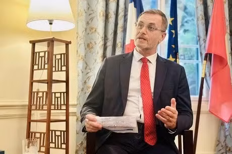 L’ambassadeur français au Vietnam, Olivier Brochet. Photo : VNA.