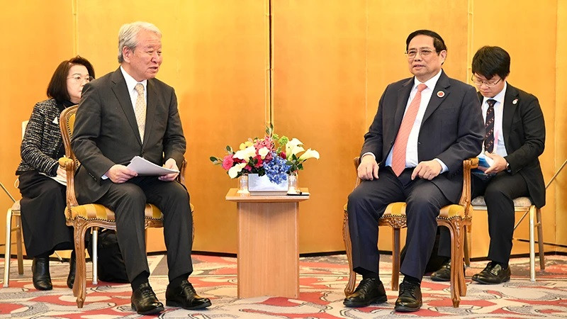  Le PM vietnamien, Pham Minh Chinh (à droite) reçoit le président de la JICA, Tanaka Akihiko. Photo : NDEL.