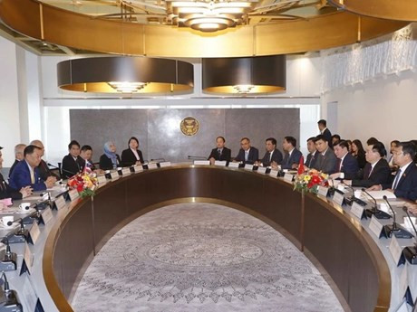Rencontre entre le Président de l'AN du Vietnam, Vuong Dinh Huê, et des représentants du Parlement thaïlandais. Photo : VNA.