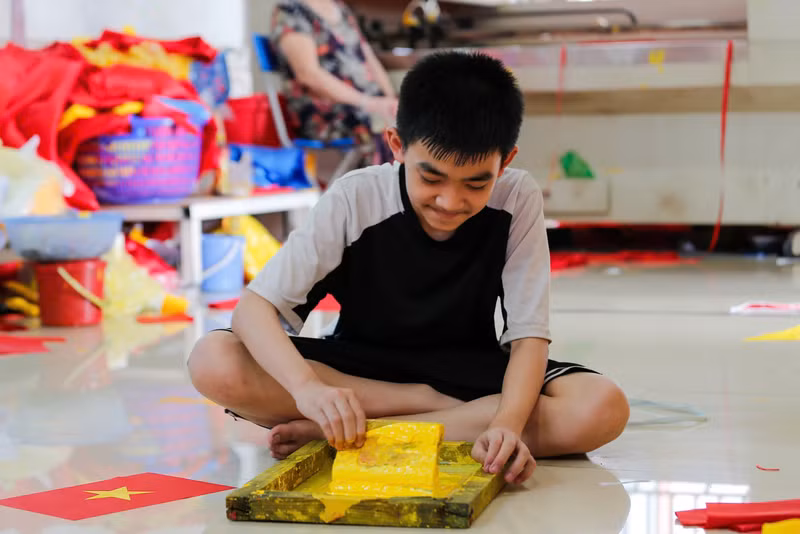 Le métier traditionnel est transmis aux jeunes. Photo : congluan Le métier traditionnel est transmis aux jeunes. Photo : congluan