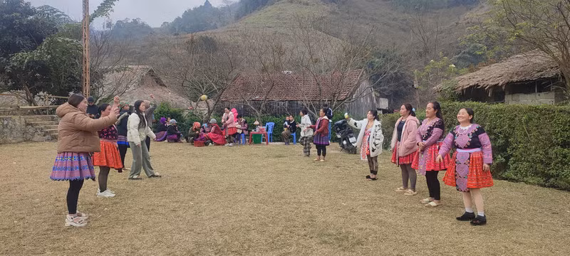 En plus de jouer au tu lu, le lancer de pao est un jeu folklorique profondément ancré dans l'identité culturelle traditionnelle des H'mông. Photo : CVN.