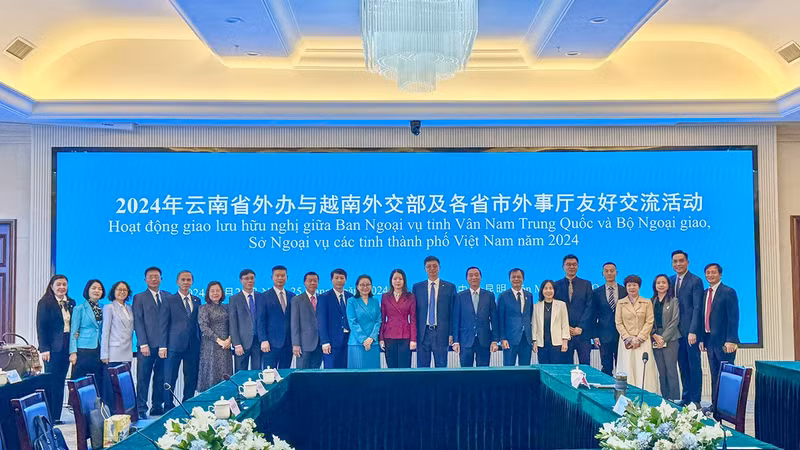 Vue générale du colloque sur le renforcement de la coopération entre les localités vietnamiennes et le Yunnan dans les affaires étrangères. Photo: baoquocte.vn.