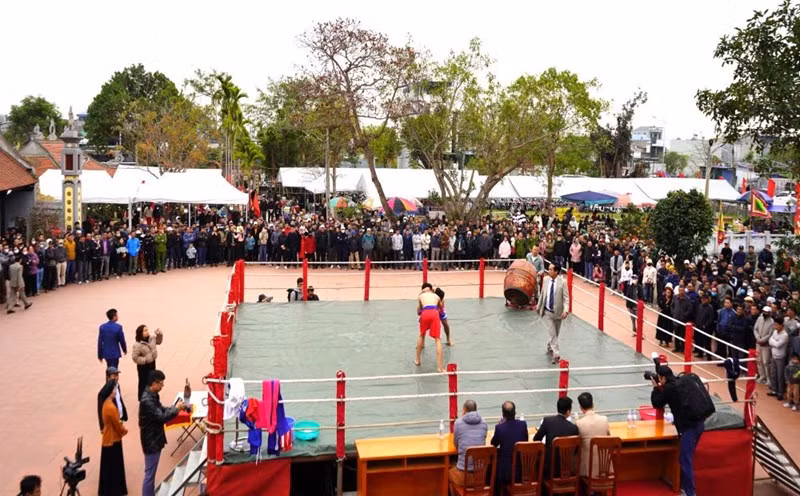 La fête de lutte traditionnelle du village de Triêu Khuc est devenue un trait culturel unique de cette localité pendant les premiers jours de printemps.