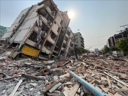 Ruines après le séisme survenu à Mandalay, au Myanmar, le 31 mars 2025. Photo : Xinhua/VNA.