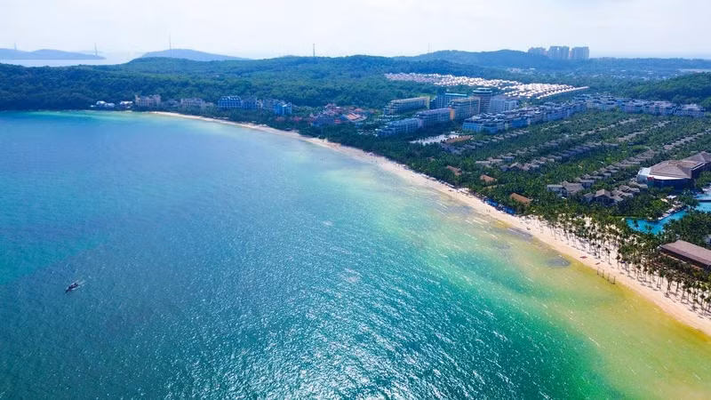La plage de Bai Khem (quartier d’An Thoi), un lieu idéal pour se détendre et se baigner. (Photo: Chi Công)