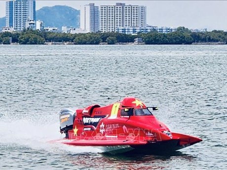 Un bateau de moteur de l'équipe Binh Dinh - Vietnam. Photo: VNA.