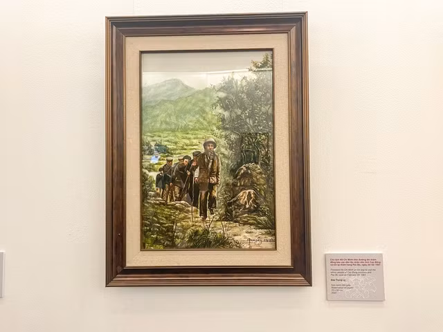 L'œuvre intitulée « Le Président Hô Chi Minh en route lors d'une visite dans la province de Cao Bang, le 20 février 1961 ». Photo: toquoc.vn. L'œuvre intitulée « Le Président Hô Chi Minh en route lors d'une visite dans la province de Cao Bang, le 20 février 1961 ». Photo: toquoc.vn.