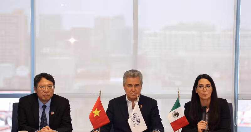 Les délégués lors de la cérémonie de présentation du "Guide des affaires au Vietnam", à Mexico, le 29 juillet. Photo : VNA.