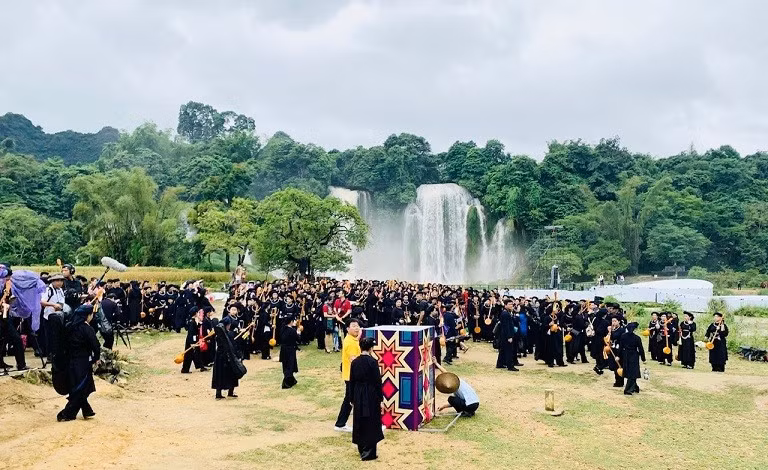 En venant à la cascade de Ban Giôc, les visiteurs peuvent non seulement admirer les chutes d’eau, mais aussi profiter de l’air frais et découvrir la culture des peuples autochtones.