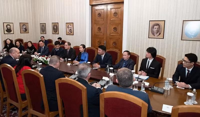 Selon le président bulgare Roumen Radev, le Vietnam et la Bulgarie disposent d’une bonne volonté politique et de grand potentiel économique pour promouvoir une coopération bilatérale plus substantielle et plus efficace dans tous les domaines. Photo : baoquocte.vn