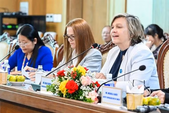 Forte de ses expériences durant son mandat de travail au Vietnam, Rana Flowers a promis de faire tout son possible, quel que soit son futur poste, pour contribuer au développement de l'éducation et des enfants à travers le monde. Photo: thoidai.