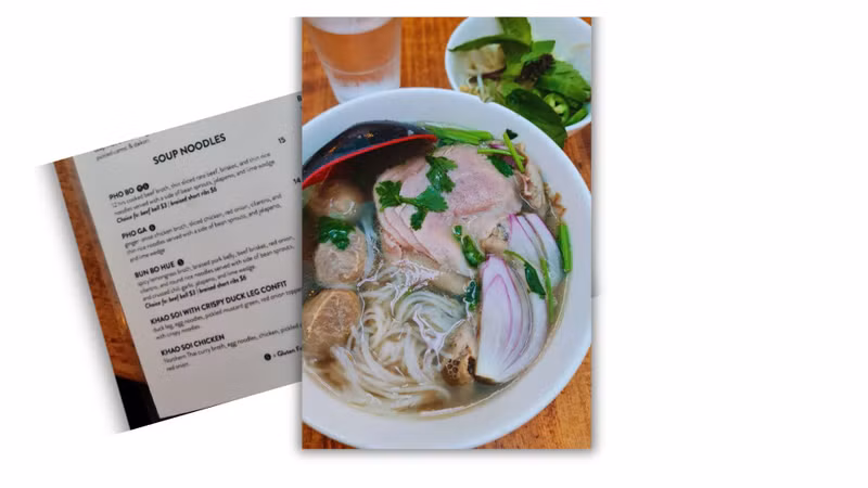 En plus d'apparaître dans la presse internationale avec des compliments, ou d'être honoré dans les classements des meilleurs plats délicieux du monde, le Phở vietnamien suit les Vietnamiens sur les cinq continents. En plus d'apparaître dans la presse internationale avec des compliments, ou d'être honoré dans les classements des meilleurs plats délicieux du monde, le Phở vietnamien suit les Vietnamiens sur les cinq continents.