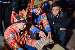 Les ouvrages anciens écrits en écriture nôm dao recèlent de nombreuses valeurs uniques. Photo : baocaobang.