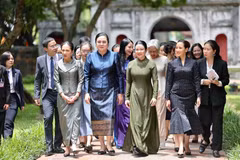 L’épouse du Premier ministre vietnamien a participé, aux côtés des épouses des Premiers ministres du Laos, du Cambodge et de la Thaïlande, à des activités de découverte des valeurs culturelles traditionnelles au Temple de la Littérature, dans le cadre du Forum sur l’avenir de l’ASEAN 2026. 