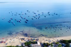 Le village de pêcheurs de Chau Thuan Bien conserve un charme sauvage et une atmosphère empreinte de mystère. Photo : daidoanket.