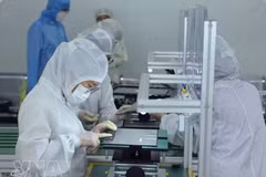 Des composants électroniques "Made in Vietnam" de plus en plus présents sur les chaînes de production thaïlandaises aux projets d’énergie verte et de haute technologie. Photo : VNA.