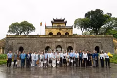 Des délégués de la Conférence des dirigeants des villes de l’ASEAN 2026, visitent la Cité impériale de Thang Long à Hanoï. Photo : chinhphu.