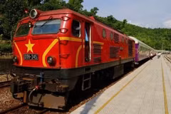 Le train « Connexion des patrimoines du Centre », reliant Hue à Da Nang, propose une expérience sensorielle unique. Photo : nhandan.vn