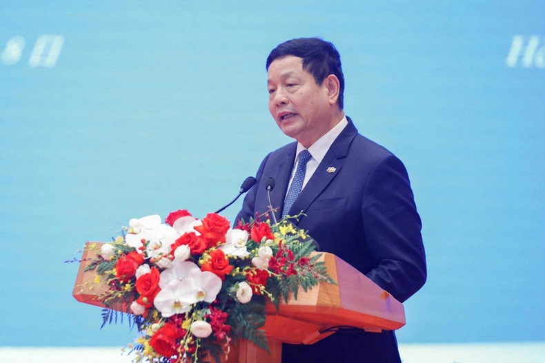 Selon Truong Gia Binh, président du groupe FPT, le Vietnam dispose d'un grand potentiel pour devenir un leader dans les domaines de l’intelligence artificielle et des semi-conducteurs. Photo : VOV. Selon Truong Gia Binh, président du groupe FPT, le Vietnam dispose d'un grand potentiel pour devenir un leader dans les domaines de l’intelligence artificielle et des semi-conducteurs. Photo : VOV.