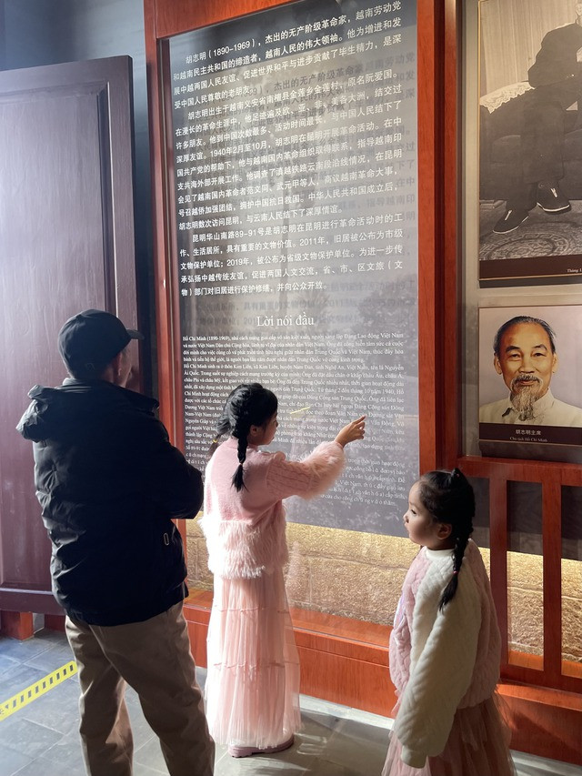 C’est une destination incontournable pour les touristes vietnamiens lors de leur visite dans la ville chinoise de Kunming, mais aussi une « adresse rouge » pour s’initier au patriotisme et aux traditions révolutionnaires des Vietnamiens. C’est une destination incontournable pour les touristes vietnamiens lors de leur visite dans la ville chinoise de Kunming, mais aussi une « adresse rouge » pour s’initier au patriotisme et aux traditions révolutionnaires des Vietnamiens.