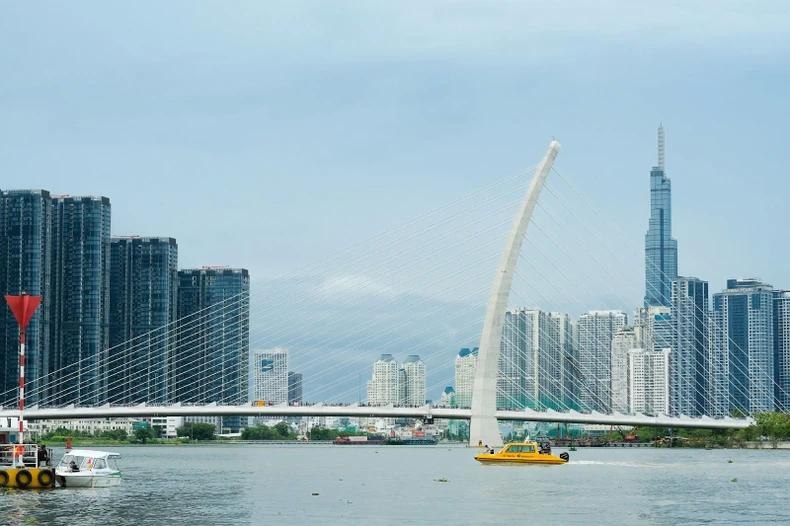 En venant à Hô Chi Minh-Ville, les visiteurs peuvent embarquer pour une croisière fluviale pittoresque le long du fleuve Saigon. Photo: visithochiminhcity En venant à Hô Chi Minh-Ville, les visiteurs peuvent embarquer pour une croisière fluviale pittoresque le long du fleuve Saigon. Photo: visithochiminhcity