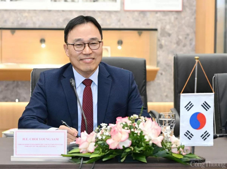 L’ambassadeur sud-coréen Choi Young Sam s’est engagé à faire de son mieux pour contribuer activement à l’approfondissement des relations d’amitié et de coopération entre son pays et le Vietnam. Photo : congthuong.vn