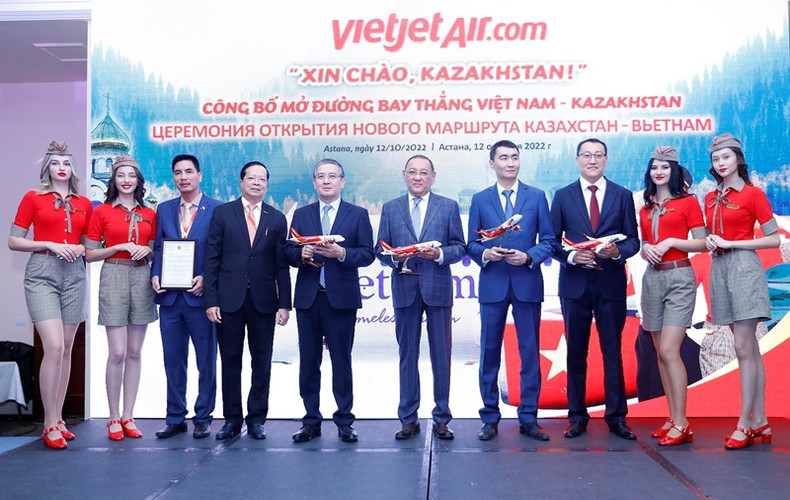 La Compagnie aérienne du Vietnam Vietjet Air a annoncé en octobre 2022 l’ouverture de la ligne directe reliant la ville d'Almaty du Kazakhstan à la ville de Nha Trang du Vietnam. Photo: VGP. La Compagnie aérienne du Vietnam Vietjet Air a annoncé en octobre 2022 l’ouverture de la ligne directe reliant la ville d'Almaty du Kazakhstan à la ville de Nha Trang du Vietnam. Photo: VGP.