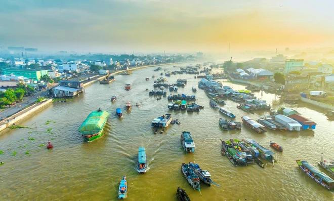 Le delta du Mékong est doté d’atouts dans le développement de différents types de tourisme, tels que l’écotourisme, le tourisme fluvial, le tourisme communautaire ou le tourisme spirituel. Le delta du Mékong est doté d’atouts dans le développement de différents types de tourisme, tels que l’écotourisme, le tourisme fluvial, le tourisme communautaire ou le tourisme spirituel.