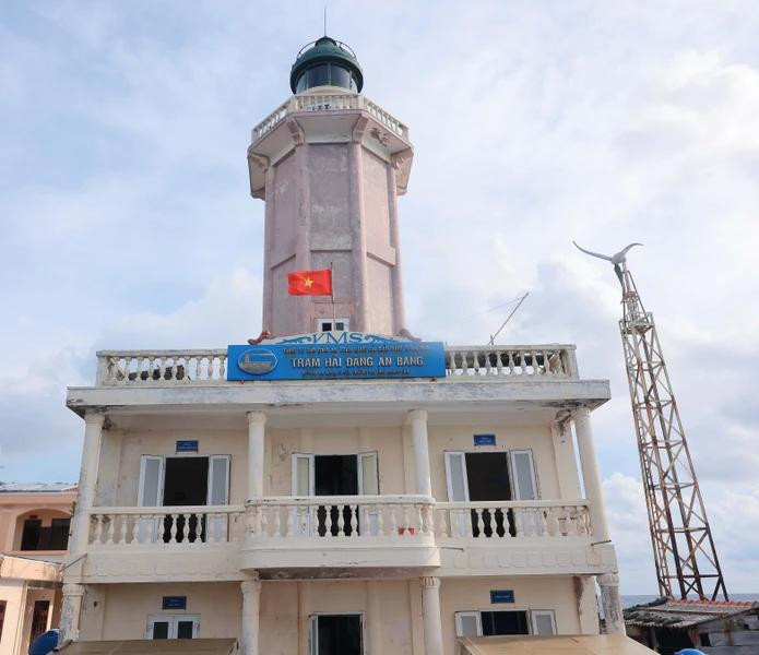 Phare de l'île d'An Bang. Photo : VNA.