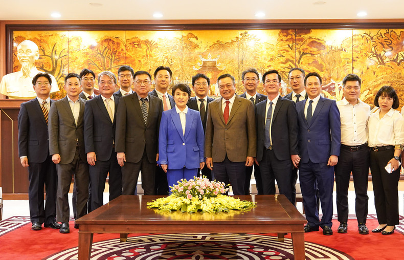 Les entreprises sud-coréennes souhaitent promouvoir une coopération efficace et substantielle avec les partenaires vietnamiens dans le développement du parc de haute technologie de Hoa Lac. Photo : hanoimoi.vn Les entreprises sud-coréennes souhaitent promouvoir une coopération efficace et substantielle avec les partenaires vietnamiens dans le développement du parc de haute technologie de Hoa Lac. Photo : hanoimoi.vn