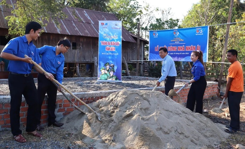 Mise en chantier de la construction d’une « maison de charité », d’une valeur de 50 millions de dôngs. Photo : NDEL.
