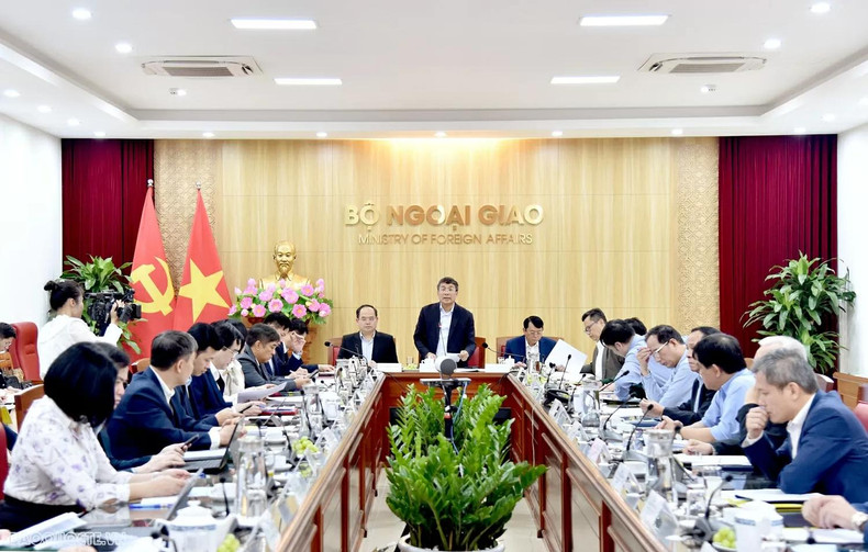 Les délégués ont convenu de faire de la zone paysagère de la cascade de Ban Giôc – Detian un symbole de coopération touristique transfrontalière, ce qui contribuera à édifier une frontière de paix, d'amitié, de coopération et de développement durable entre le Vietnam et la Chine. Photo : baoquocte.vn