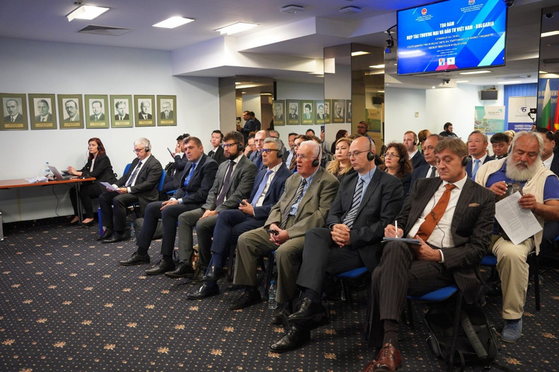 Le colloque a attiré la participation d'une quarantaine d'entreprises bulgares désireuses de sonder les opportunités d'affaires et d’investissements au Vietnam. Photo : congthuong.vn.