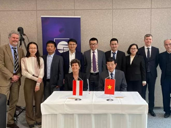 Le forum permet de jeter les bases solides pour une coopération approfondie entre le Vietnam et l'Autriche dans les domaines stratégiques tels que le transfert de technologie, la formation de ressources humaines de haute qualité, et surtout l’édification d’une plateforme commune pour un avenir numérique prospère, durable et inclusif. Photo : VNA