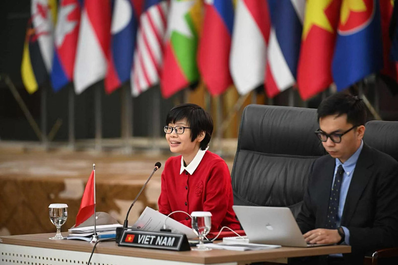 La 75e réunion du groupe chargé de l'Initiative pour l'intégration de l'ASEAN (IAI) est placée sous la présidence de l'ambassadrice Tôn Thi Ngoc Huong, cheffe de la mission permanente du Vietnam auprès de l'ASEAN. Photo : baoquocte.vn