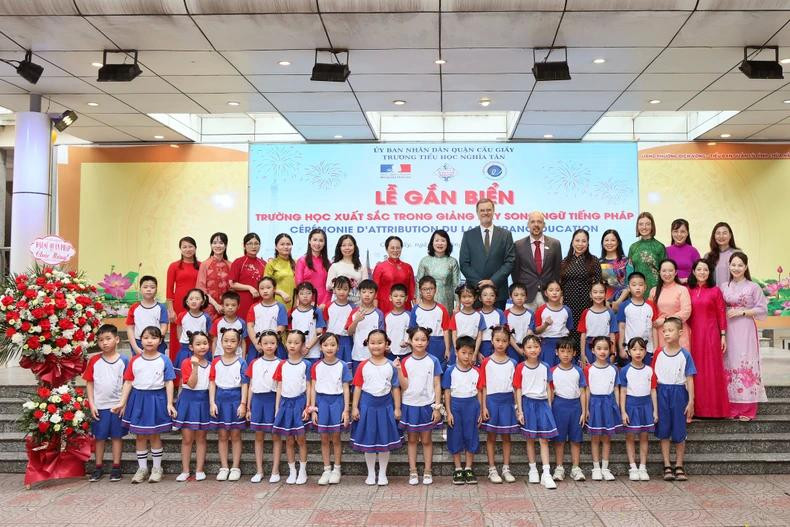 Nghia Tân est l'une des quatre écoles primaires du Vietnam ayant eu l’honneur de recevoir le Label FrancEducation. Photo: NDEL. Nghia Tân est l'une des quatre écoles primaires du Vietnam ayant eu l’honneur de recevoir le Label FrancEducation. Photo: NDEL.