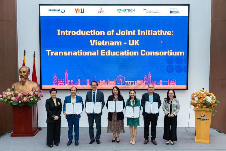 Le « Réseau de coopération Vietnam – Royaume-Uni en matière d'éducation transnationale » vise à promouvoir la coopération vietnamo-britannique dans l’amélioration de la qualité de l’éducation nationale, le développement des programmes de formation conjoints et le renforcement de la connectivité entre les étudiants, les enseignants et les fonctionnaires du secteur de l’éducation des deux pays. Le « Réseau de coopération Vietnam – Royaume-Uni en matière d'éducation transnationale » vise à promouvoir la coopération vietnamo-britannique dans l’amélioration de la qualité de l’éducation nationale, le développement des programmes de formation conjoints et le renforcement de la connectivité entre les étudiants, les enseignants et les fonctionnaires du secteur de l’éducation des deux pays.