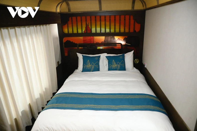 Le train Sjourney est spécialement conçu dans un style luxueux et confortable, donnant aux visiteurs le sentiment de séjourner dans un hôtel de 5 étoiles.. Photo : VOV. Le train Sjourney est spécialement conçu dans un style luxueux et confortable, donnant aux visiteurs le sentiment de séjourner dans un hôtel de 5 étoiles.. Photo : VOV.