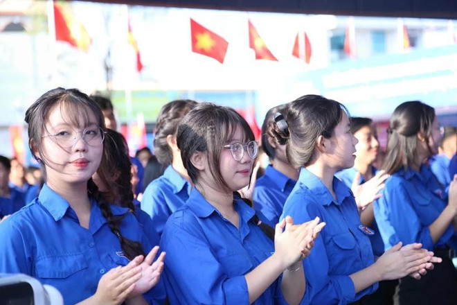Les jeunes doivent être formés pour devenir des pionniers dans la maîtrise des nouvelles technologies, capables de mener des recherches, d’innover et d’appliquer les avancées les plus modernes à la réalité économique et sociale. Photo : VNA.
