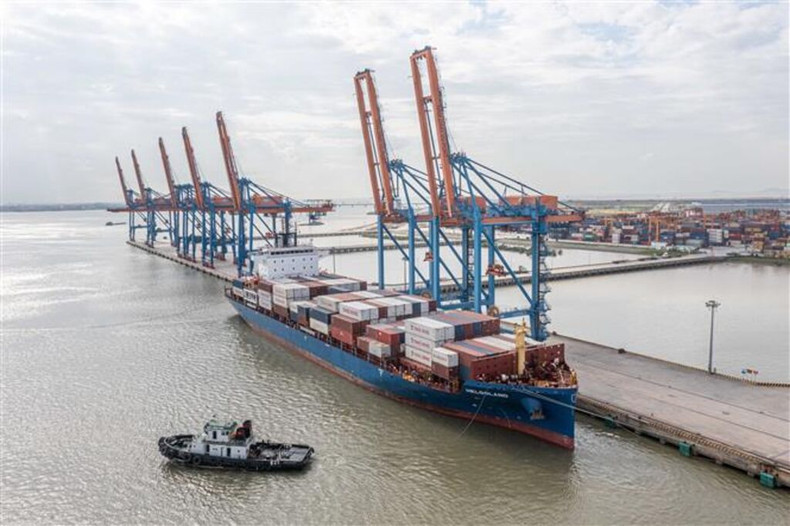 Avec pour objectif de devenir un centre industriel et de haute technologie du pays et de la région d'ici 2030, Hai Phong s’emploie à améliorer la qualité de sa croissance économique, en passant du modèle de développement industriel traditionnel à un modèle basé sur les technologies modernes, l’innovation et l’économie verte. Photo : VNA. Avec pour objectif de devenir un centre industriel et de haute technologie du pays et de la région d'ici 2030, Hai Phong s’emploie à améliorer la qualité de sa croissance économique, en passant du modèle de développement industriel traditionnel à un modèle basé sur les technologies modernes, l’innovation et l’économie verte. Photo : VNA.