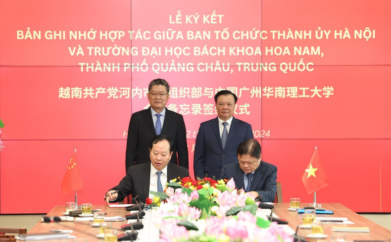 Cérémonie de signature d’un accord de coopération entre le Comité du PCV de Hanoï et l’Université de technologie du sud de la Chine (dans la ville de Guangzhou), le 2 avril à Hanoï. Photo : kinhtedothi.vn.